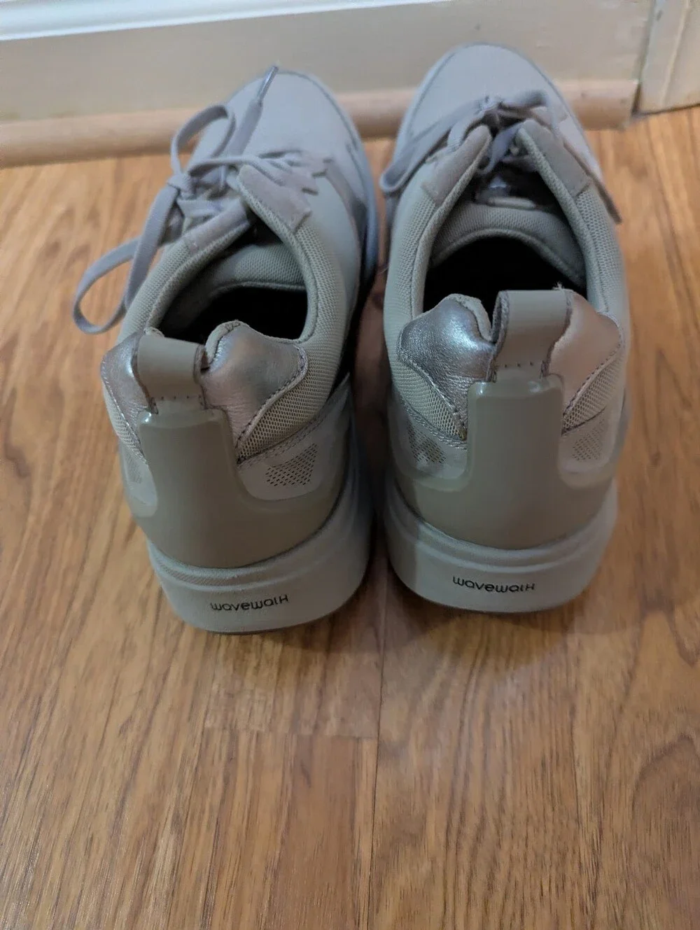 Clarks Women's Taupe/Beige Lace-Up  Wavewalk Sneakers